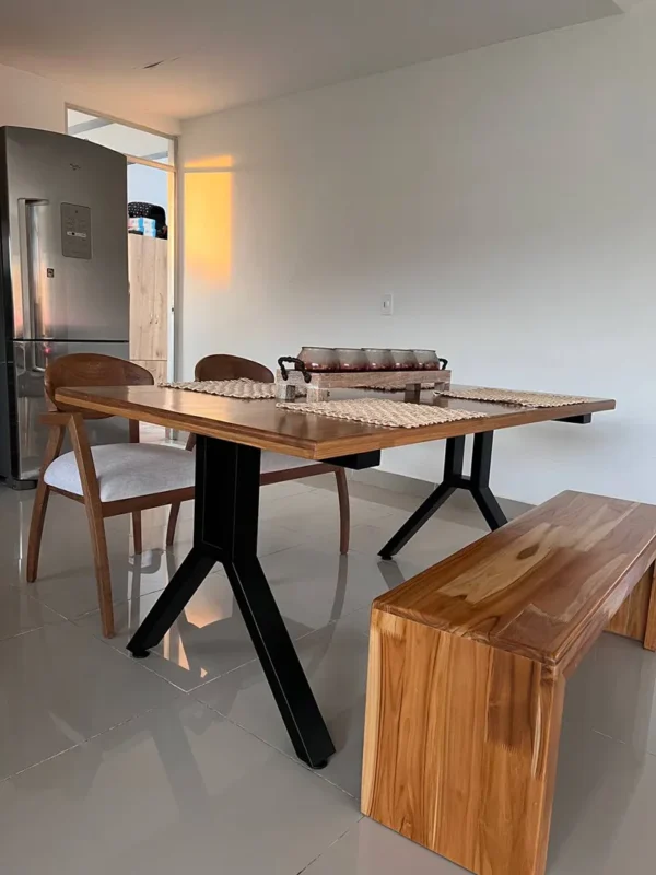 MESA DE COMEDOR CON BASE EN HIERRO CH4