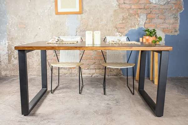 MESA DE COMEDOR CON BASE EN HIERRO CH5