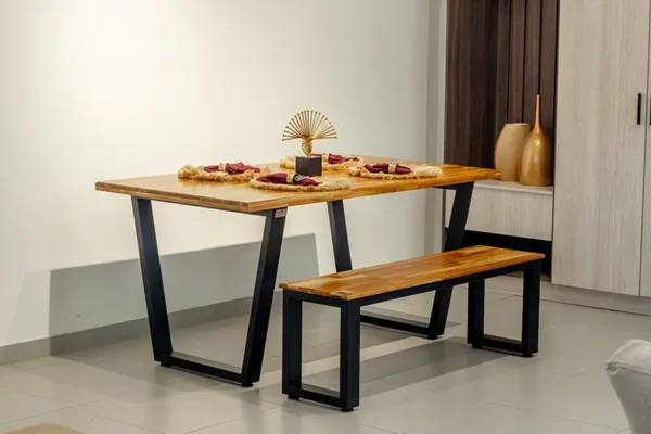 MESA DE COMEDOR CON BASE EN HIERRO CH1