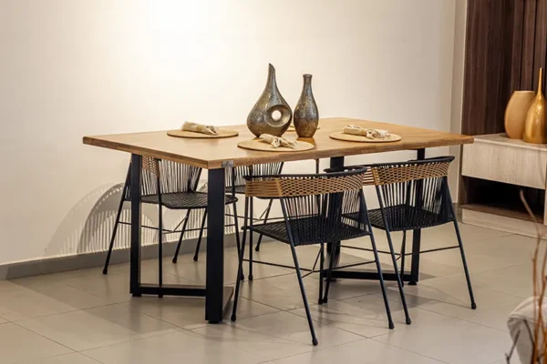 MESA DE COMEDOR CON BASE EN HIERRO CH2