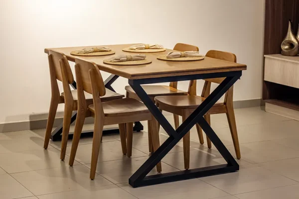 MESA DE COMEDOR CON BASE EN HIERRO CH3
